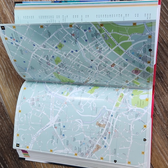 Malaysia & Singapore Travel Book Rain Forests Temples Wildlife Resorts Festivals - Picture 12 of 16